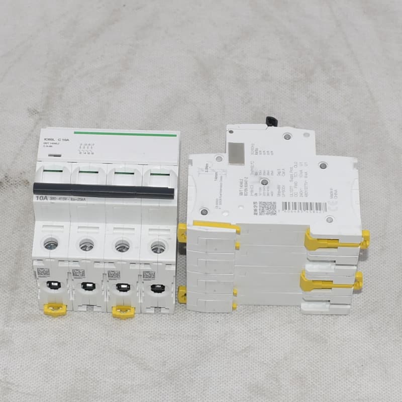 Schneider Electric IC65L-C10A-4P Miniature Circuit Breaker size and terminal comparison